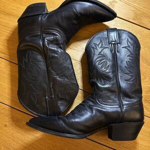 Justin women’s black cowboy boots 7.5